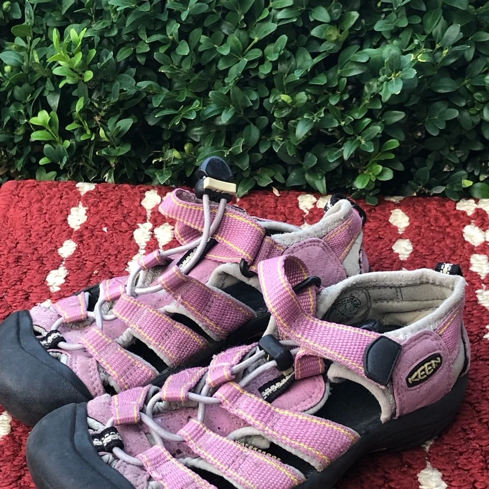 Keen Newport H2 Waterproof Hiking Outdoor Water Sandals Pink Girls Size 1